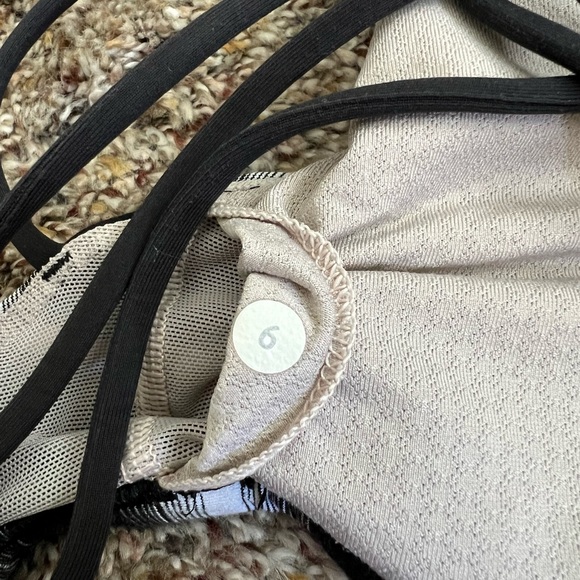 Lululemon Free to be Wild bra, size 6 - Picture 4 of 4